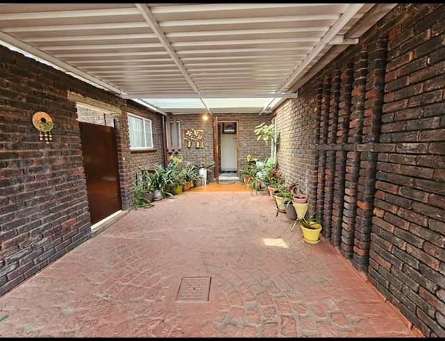 3 BEDROOM TOWNHOUSE FOR SALE IN BRACKENHURST